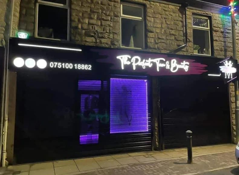 The Perfect Tan & Beauty shop at night